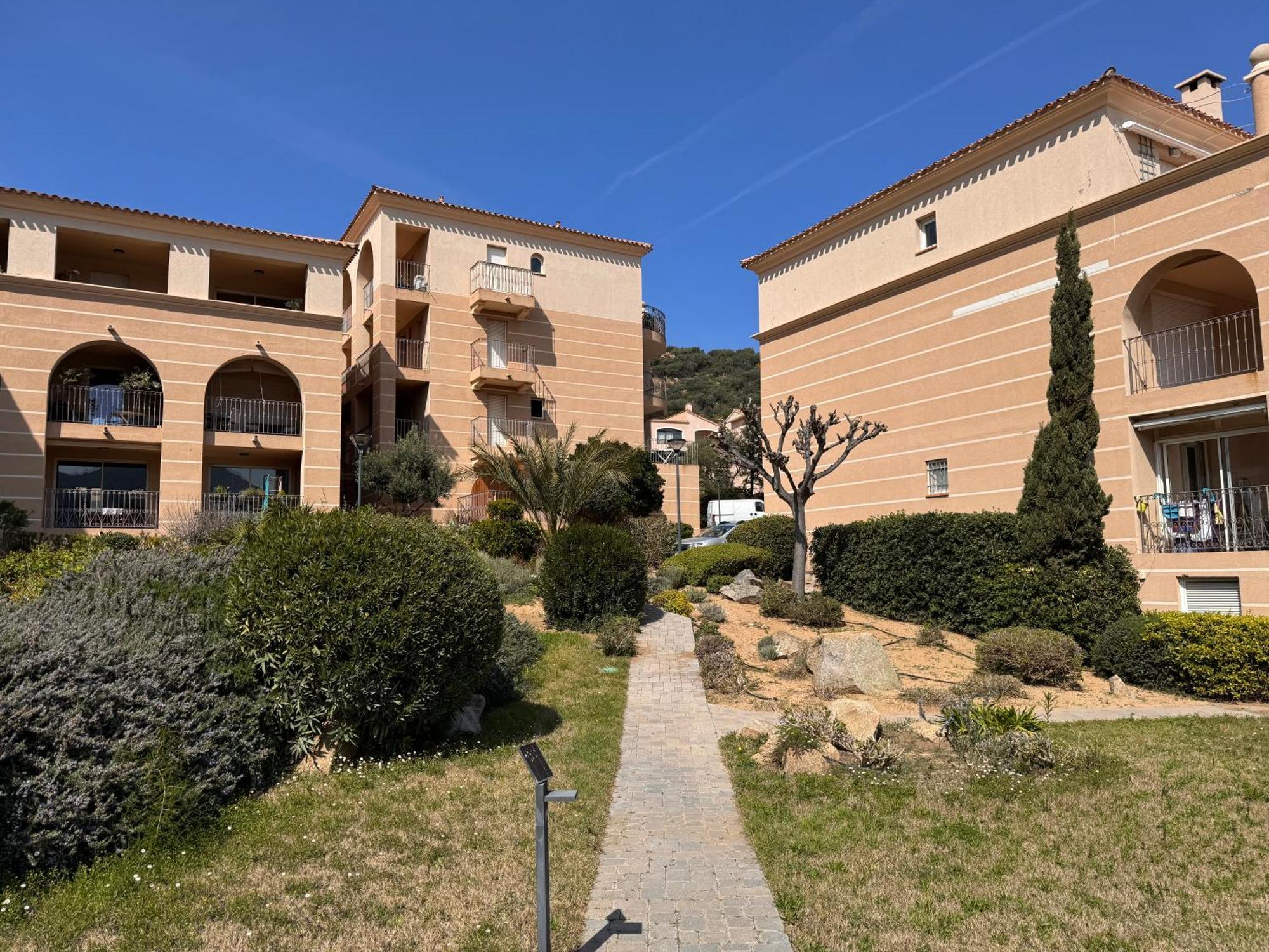 Joli Studio Tout Confort Proche Toutes Commodites Dans Residence Calme LʼÎle-Rousse Buitenkant foto